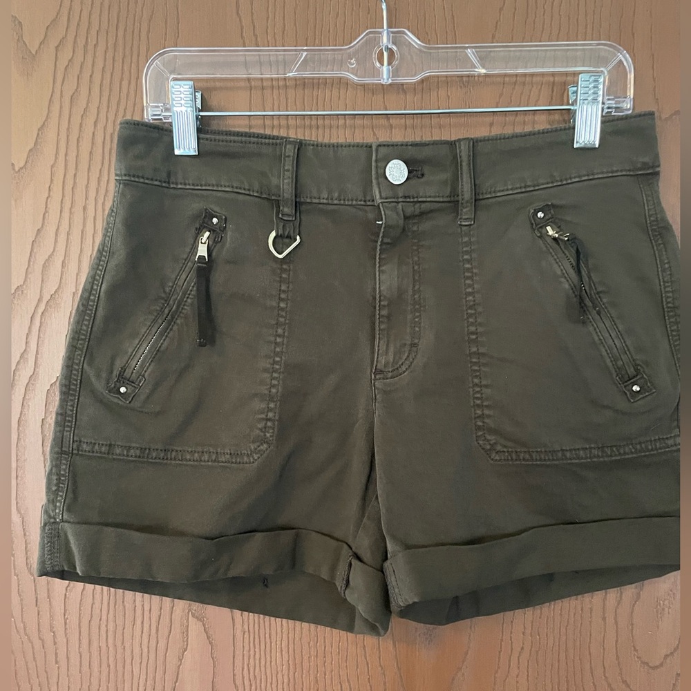 WHBM Pret a play shorts, green size 4, NWT